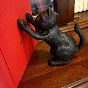 Black Cat Cast Iron is Bookend